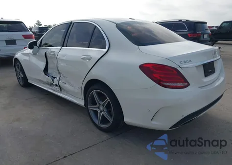 2015 Mercedes-Benz C 300 4Matic/Luxury 4Matic/Sport 4Matic z USA, uszkodzony, nr VIN 55SWF4KB9FU063301